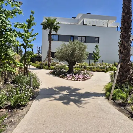 Apartmán Luxury 3br - Jacuzzi, Garden And Pool